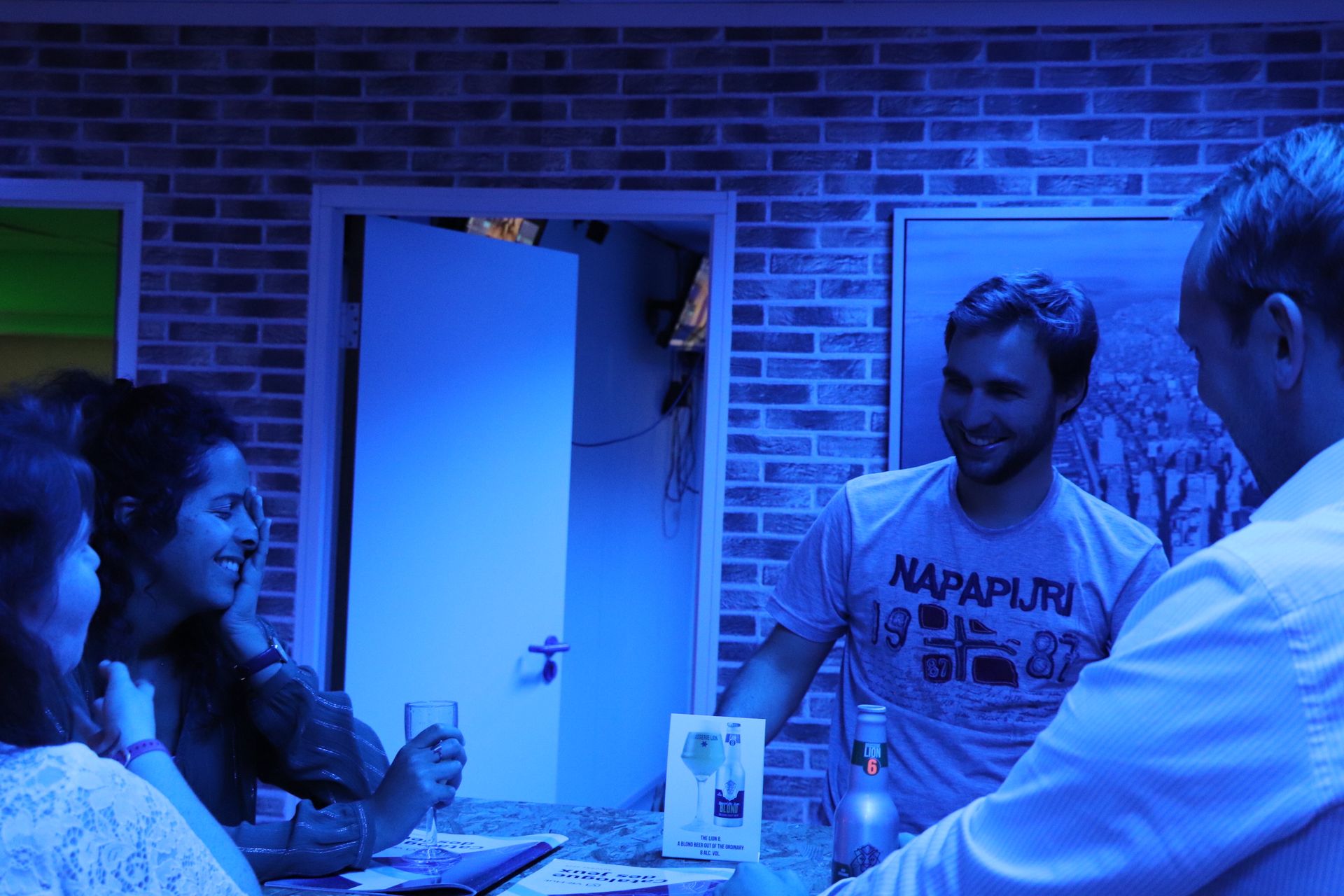 Lounge bar VR-Hut pour soirée entre amis à Waterloo