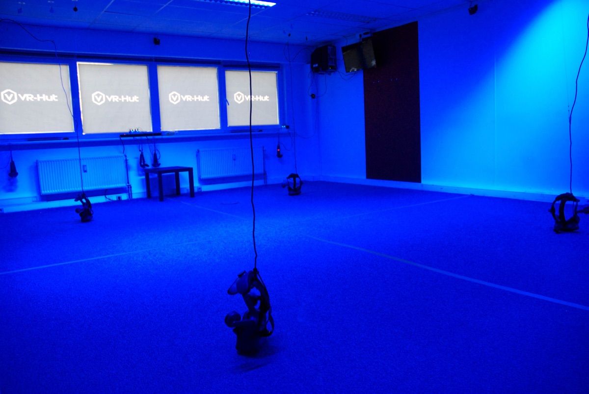 Salle de réalité virtuelle VR-Hut, éclairage bleu