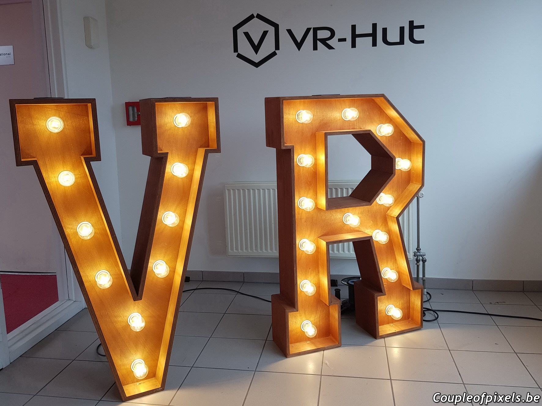Les blogueurs de Couple of Pixels avant leur session de réalité virtuelle chez VR-Hut