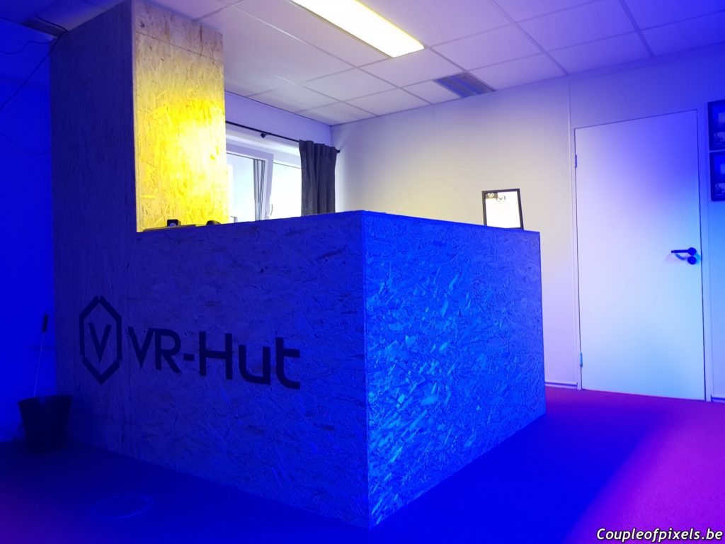 Espace d'accueil et lounge rétro-gaming de VR-Hut