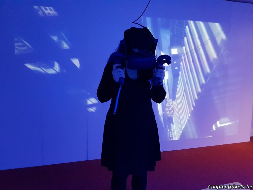 Test de la plateforme immersive façon planche en hauteur chez VR-Hut
